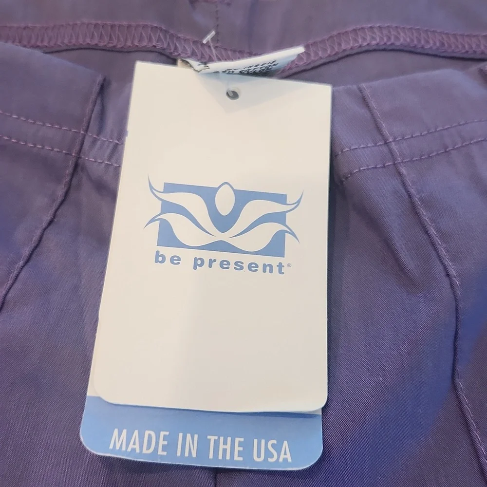 Be Present Yoga Shorts - Picture 2 of 5